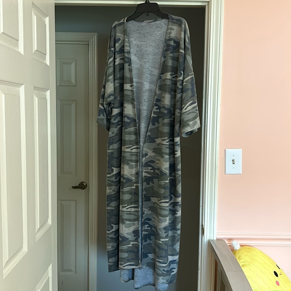 Camo Maxi Cardigan Size Medium Fits size Medium-2X
